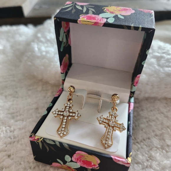 Gorgeous Cross Earrings - Picture 2 of 4